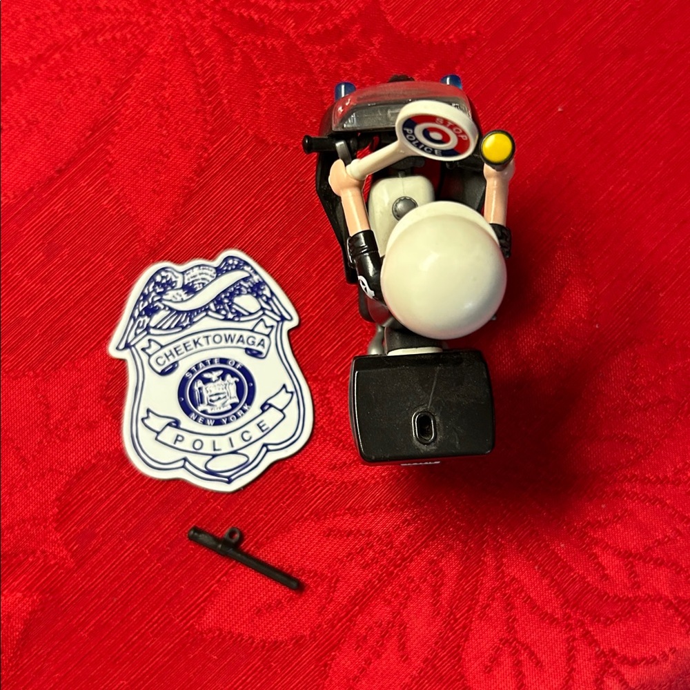 Motorcycle Cop & Magnet🏍️ 👮‍♂️ - Picture 6 of 7